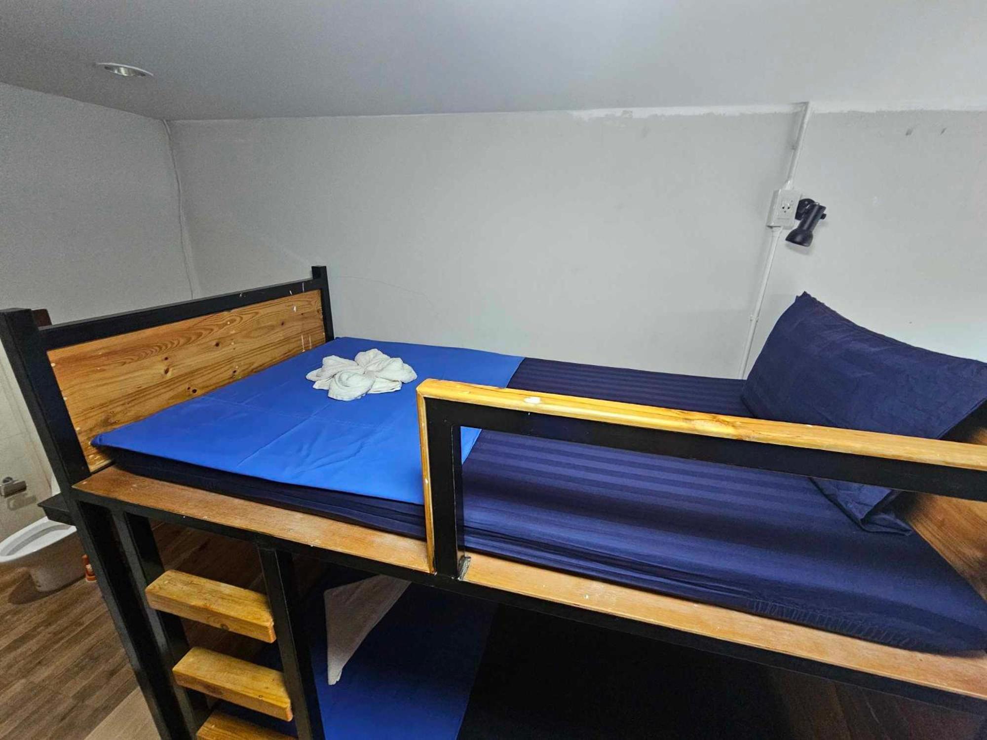 Eq Hostel Thongsala Exteriör bild